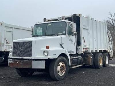 Volvo WG64 Garbage Truck - 350HP, Automatic