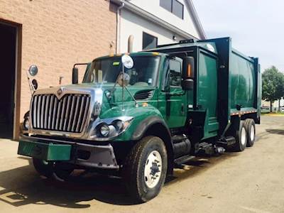 International WorkStar 7400 Recycling Truck - 285HP