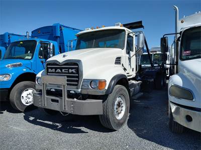 Mack Granite CV713 Roll Off Truck - Manual