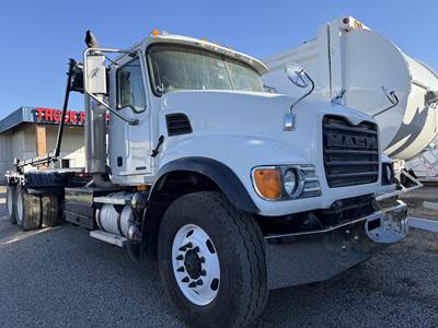 Mack Granite CV713 Roll Off Truck - Manual