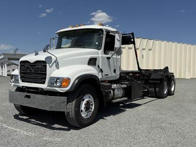 Mack Granite CV713 Roll Off Truck - Manual