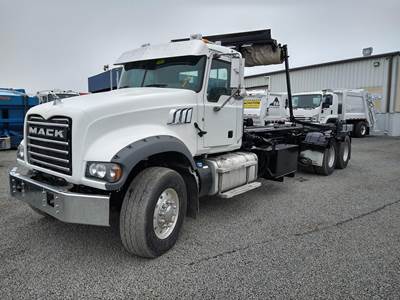 Mack Granite GU713 Roll Off Truck - MP7, Manual