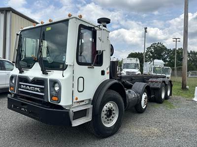 Mack MRU613 Roll Off Truck - MP7-355E
