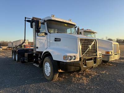Volvo VHD64B300 Roll Off Truck - D13, 375HP, Automatic