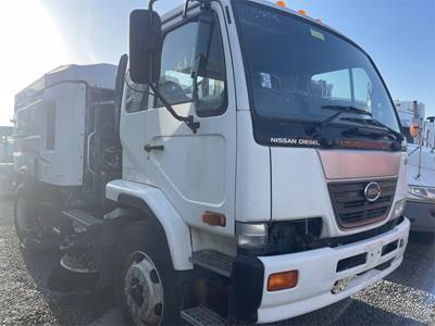 UD 3300 Sweeper Truck