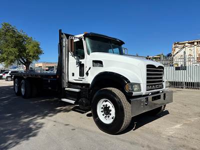 2013 Mack GU433 Omaha Standard 24 Feet Flatbed Truck