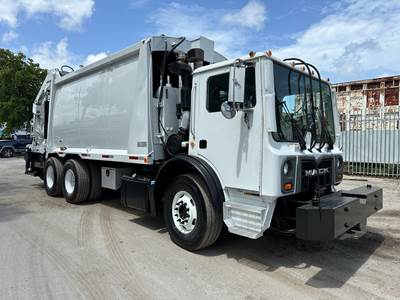 2011 Mack MRU613 E-Z Pack Rear Loader Garbage Truck