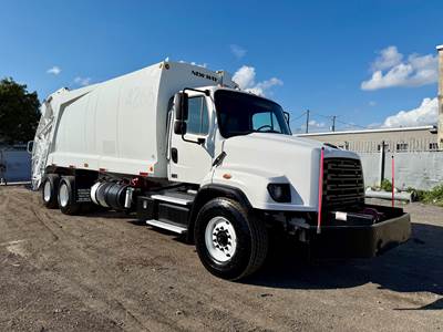 2016 Freightliner 114SD 32 Yards New Way King Cobra Rear Loader Garbage Truck
