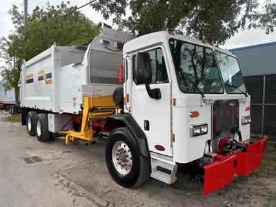 2016 Peterbilt 320 Heil DuraPack Rapid Rail  Side Loader Garbage Truck