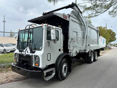 2009 Mack MRU613 Heil Front Loader Garbage Truck