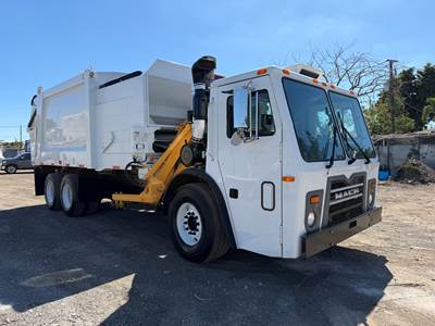 2013 Mack LEU Side Load Garbage Truck