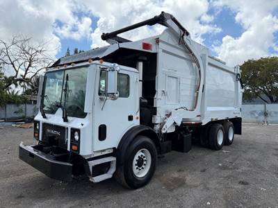 2005 Mack MR688S Heil Front Loader Refuse Packer Garbage Truck
