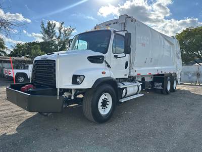 2016 Freightliner 114SD 32 Yards New Way King Cobra Rear Loader Garbage Truck