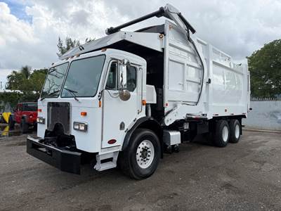 2011 Peterbilt 320 Pak-Mor Front Loader Garbage Truck