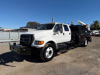 2015 Ford F-750 XL Utility Mechanics Service Truck with LiftMoore 5000W Crane