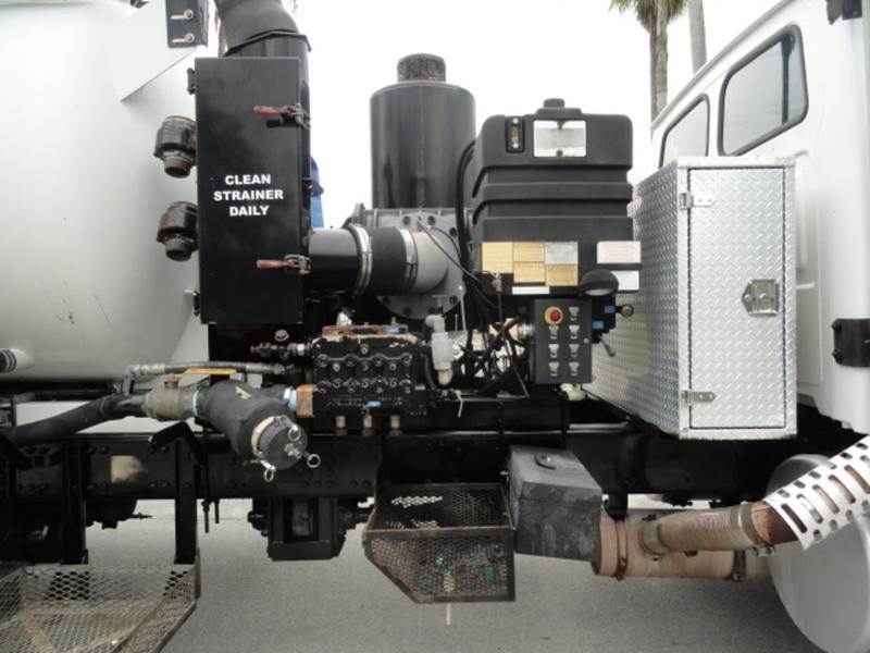 2007 Sterling LT7500 AQUATECH B-10/1300 VACUUM/JETTER COMBO Truck For