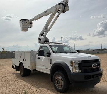 2018 Ford F-550 4X4 Articulating Telescopic Bucket Truck, LOW MILES 97K!! Warranty available on this unit.