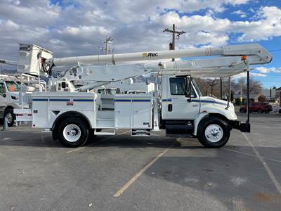 2003 International DuraStar 4300 Boom / Bucket Truck - 60' Altec AA755L Aerial Lift, 82K Miles, Low milage 82 k Miles!!