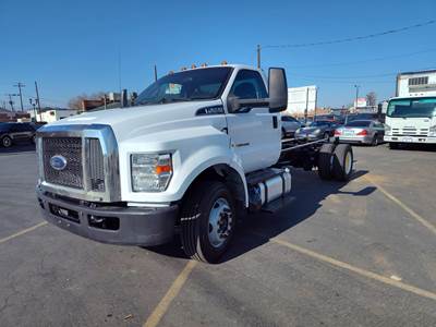 2017 Ford F-650 Cab & Chassis Truck LOW MILES 87K.