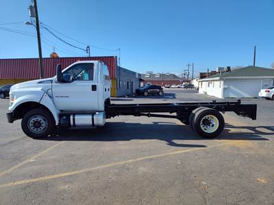 2017 Ford F-650 XLT Cab & Chassis Truck with LOW Pro Tires, Low MILES 87K, Clean Title!