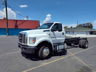 2017 Ford F-650 XLT Cab & Chassis Truck Under CDL, Low MILES 87K, Clean.