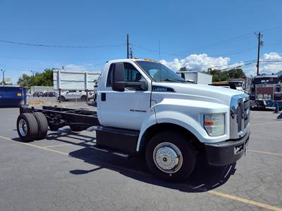 2017 Ford F-650 XLT Cab & Chassis Truck Under CDL, Steel wheel liners, Low MILES 87K, Clean.