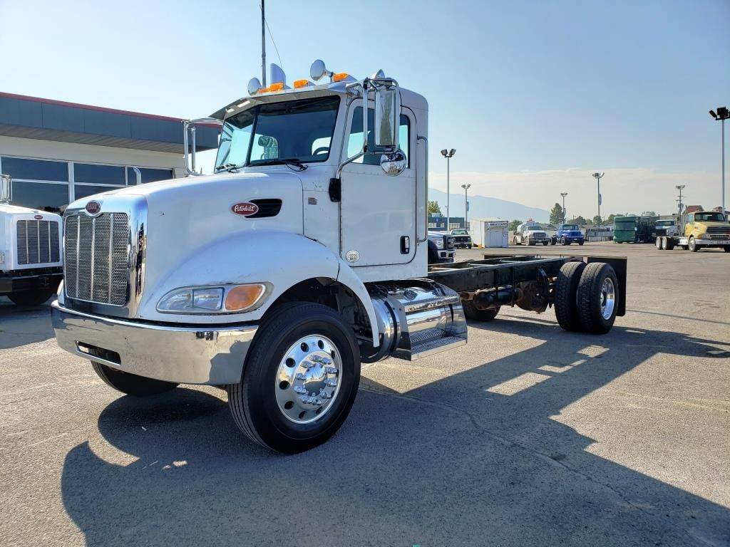 2010 Peterbilt 335 Single Axle Cab & Chassis Truck Paccar, 300HP, 9 Speed Manual For Sale