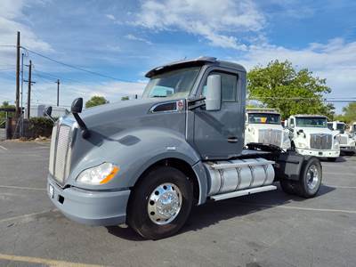 2016 Kenworth T680 Day Cab Truck