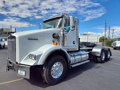 2013 Kenworth T800 Conventional Day Cab, Fifth Wheel, Low Miles, Dual Line Wet Kit!