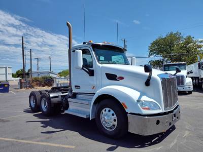 2018 Peterbilt 579 Tandem Day Cab, Cummins, Automatic, Jake brake, Traction Control.