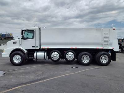 2009 Volvo VHD Dump Truck - Dump Body Box LOW MILES!