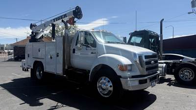 2009 Ford F-750 Mechanic / Service Truck, TIGER Crane 10,000 lb., wire remote, Hydraulic Out-rigggers Fully equipped.