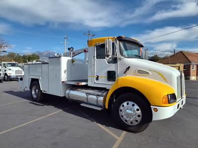 2006 KW T300, Pre-Emm, Cummins 8.3 ltr, 10-SPD, IMT Drivers side crane, Welder Deck Low Miles!