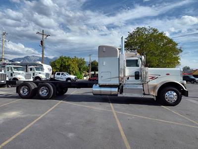 2015 PETERBILT 389 Conventional Long Hood & Long W.B., Tandem Axle, Semi Sleeper Truck, Double frame, 46k Rear Axles.