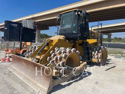 Caterpillar 81511 Smooth Drum Roller Compactor