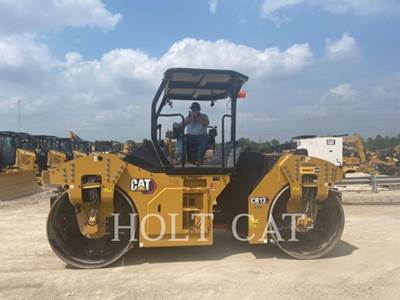 Caterpillar CB13 Tandem Vibratory Roller