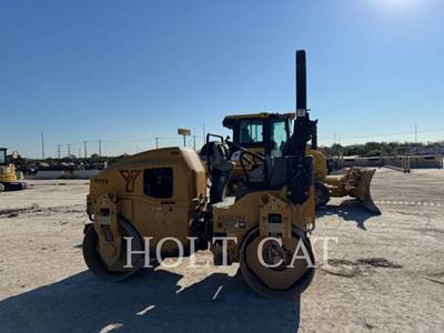 Caterpillar CB34B Smooth Drum Roller Compactor