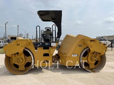 2013 Caterpillar CB54 Tandem Vibratory Roller For Sale, 1,244 Hours ...