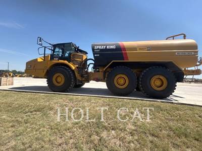 Caterpillar W00 740GC Water Truck