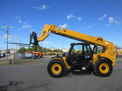 JCB 509-42 Telehandler - 9000lb Capacity, 42ft Lift Height