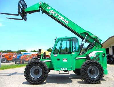 SkyTrak 6042 Telehandler - 6000lb Capacity, 42ft Lift Height
