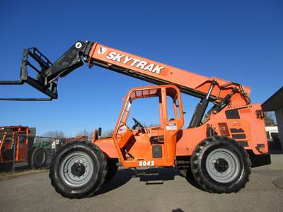 SkyTrak 8042 Telehandler - 8000lb Capacity, 42ft Lift Height
