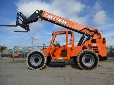 SkyTrak 8042 Telehandler - 8000lb Capacity, 42ft Lift Height