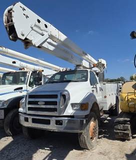 Ford F-750 Boom / Bucket Truck