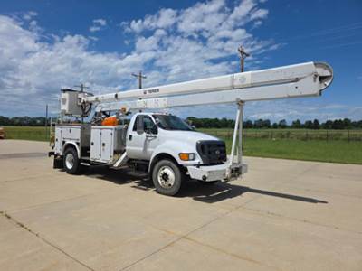Ford F-750 Boom / Bucket Truck
