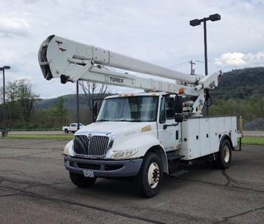 International 4300 Boom / Bucket Truck