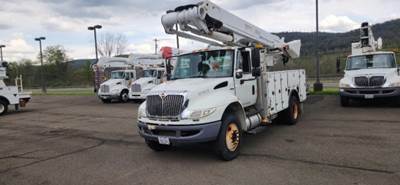 International 4400 Boom / Bucket Truck