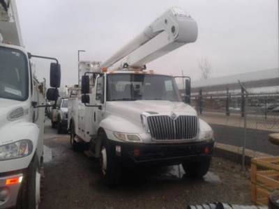 International DuraStar 4300 Boom / Bucket Truck
