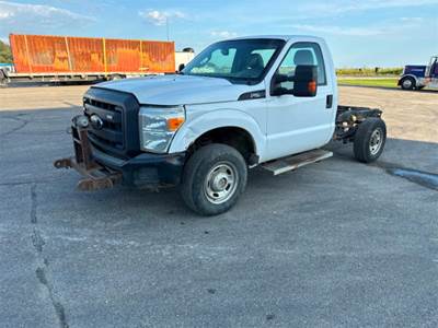 Ford F-250 Cab & Chassis Truck