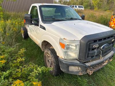 Ford F-250 Cab & Chassis Truck